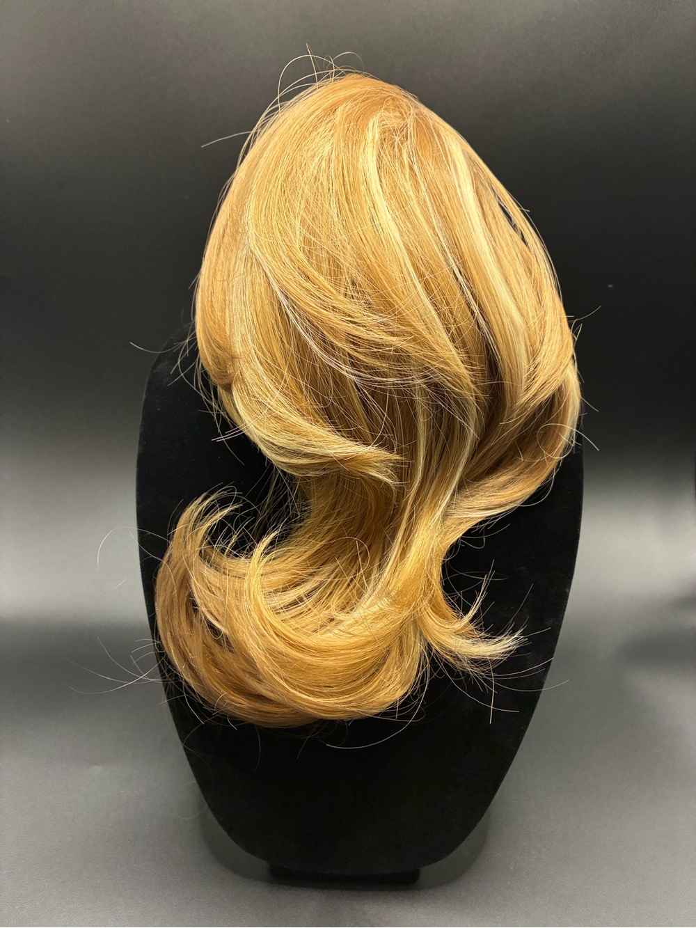 Claw Style Ponytail Extension Blonde With Low Lights